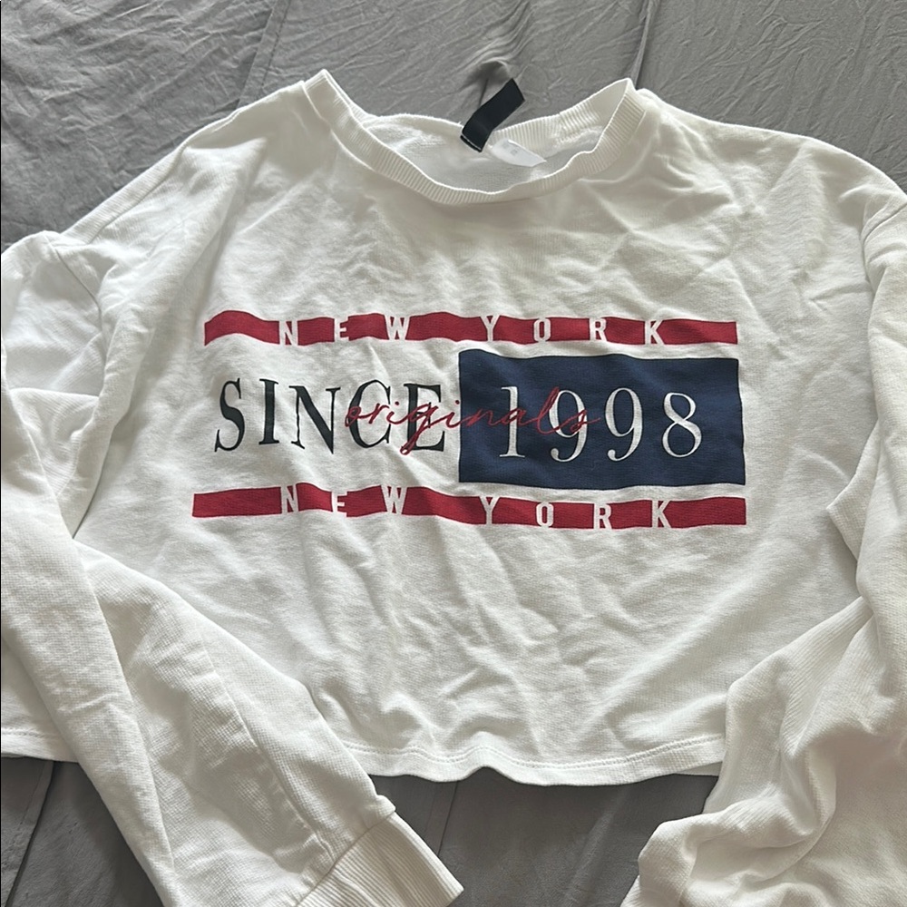 H&M White and Red Graphic Crop Top